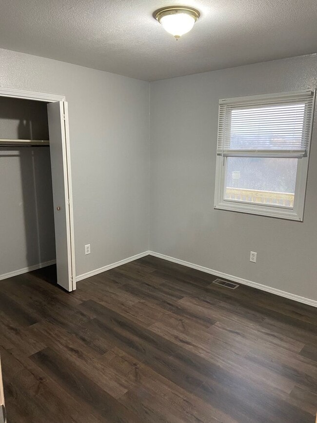 Building Photo - Single Family Home in Branson