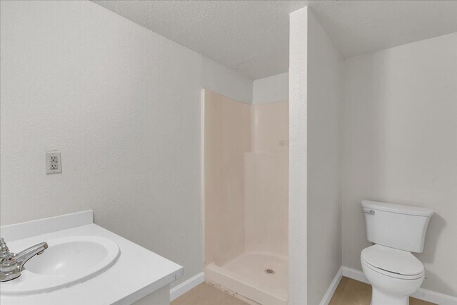 Building Photo - Spacious 2-Bedroom Townhome in Hesperia, CA!