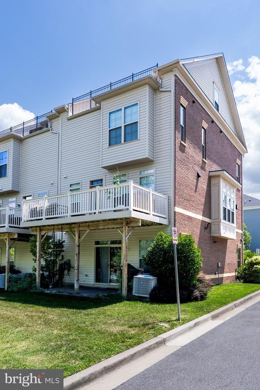 Building Photo - 10225 Hilltop Ascent Dr