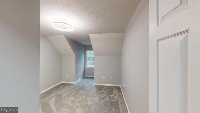 Building Photo - 202 Lakeside Loop