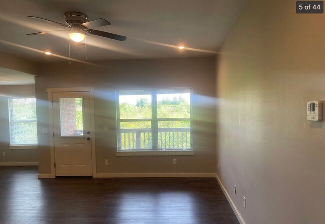 Building Photo - 3 Bedroom 2 Bathroom 2 CAR GARAGE