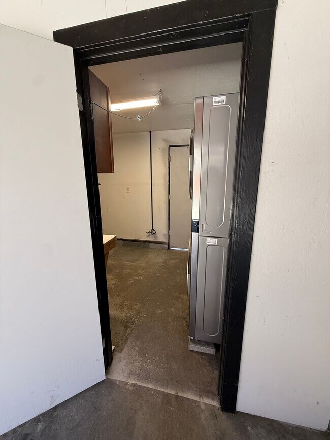Building Photo - 425 N 7th St