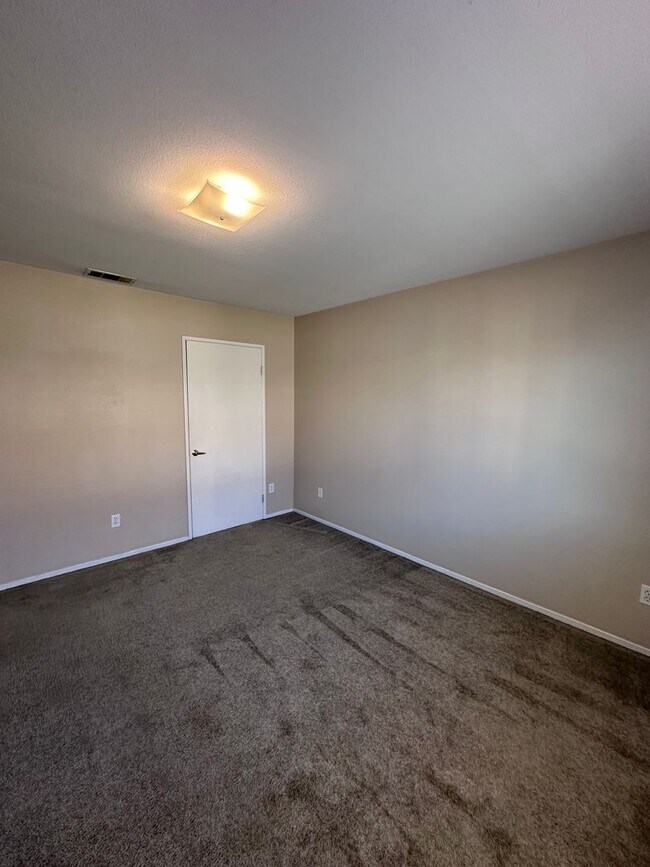 Building Photo - 4404 Pebble Creek Dr