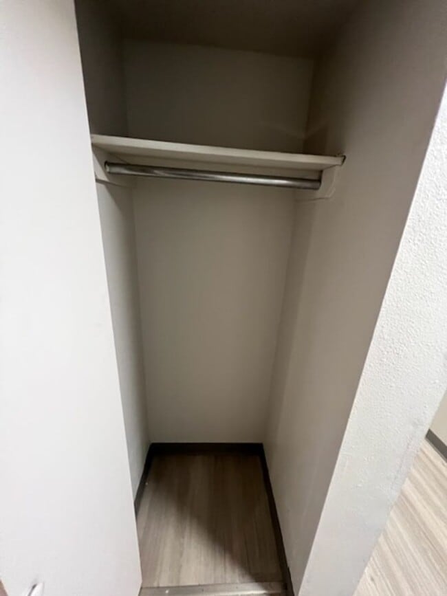 Building Photo - NO RENT TILL DECEMBER!! Ask for details.