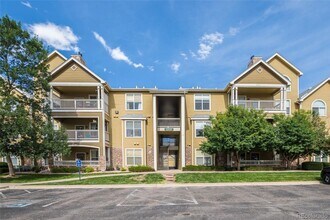 Building Photo - Great 2 bedroom/2bath condo- 3rd floor with loft! 1 car garage! Flexible Move in Date!