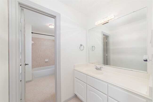 Building Photo - 3505 Parkside Dr
