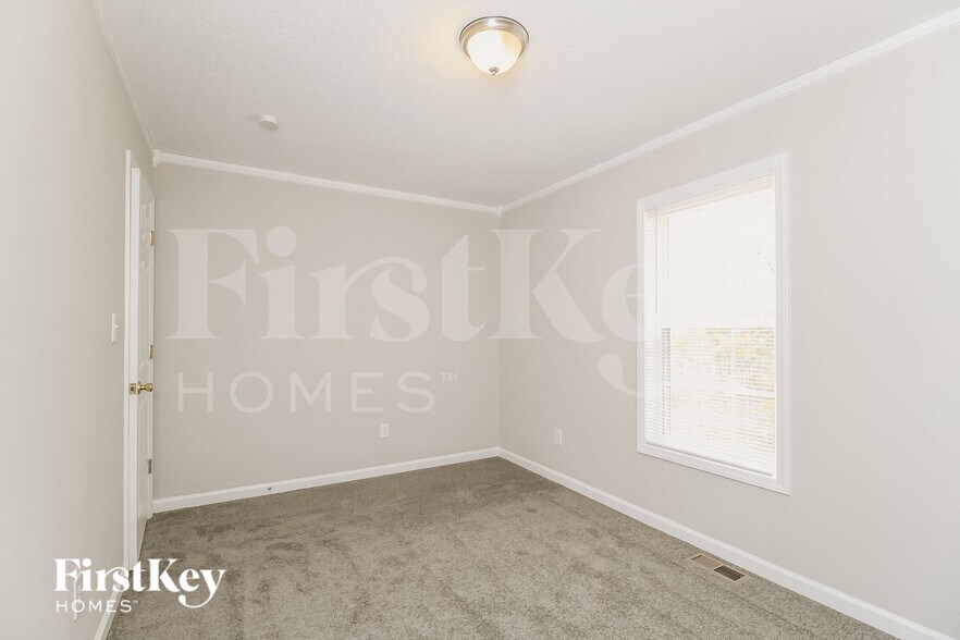 Building Photo - 2200 Emerald Creek Ct