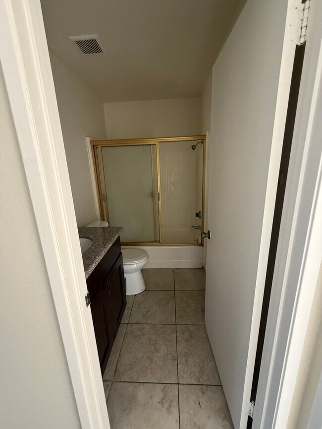 Building Photo - Beautiful Condo in Serene Montebello HOA Community – Pool, Spa & Prime Location