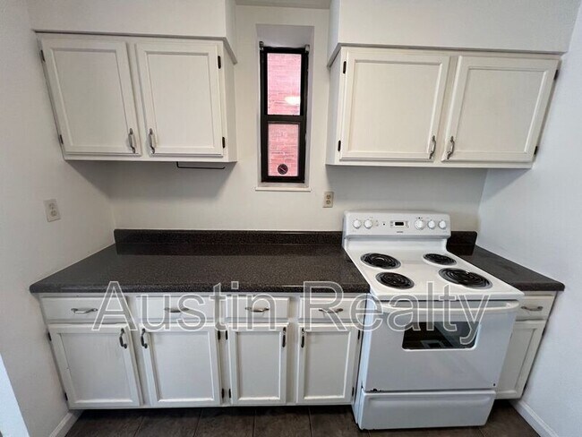 Building Photo - 4390 McPherson Ave
