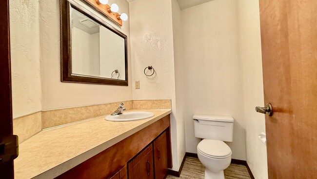 Building Photo - Two Bedroom Townhome with AC, Garage & Ful...