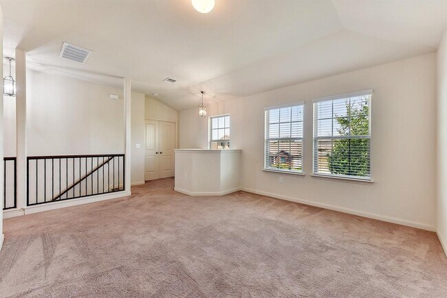 Building Photo - 310 Potters Peak Way