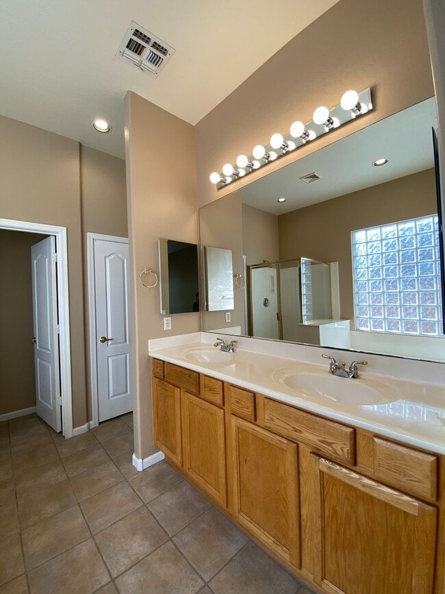 Building Photo - COMING SOON IN HIGLEY GROVES!!!!