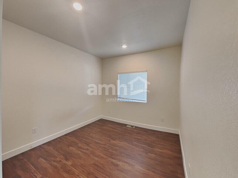 Building Photo - 14891 W 82nd Ave