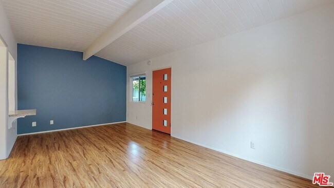 Building Photo - 10333 Santa Monica Blvd