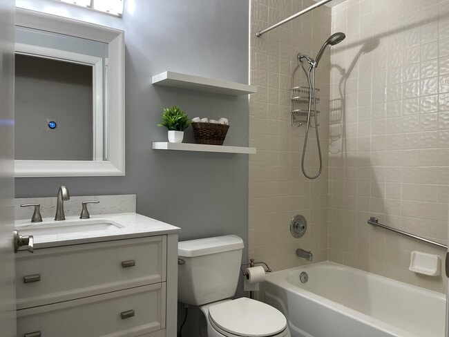 Building Photo - 1030 Green Pine Blvd