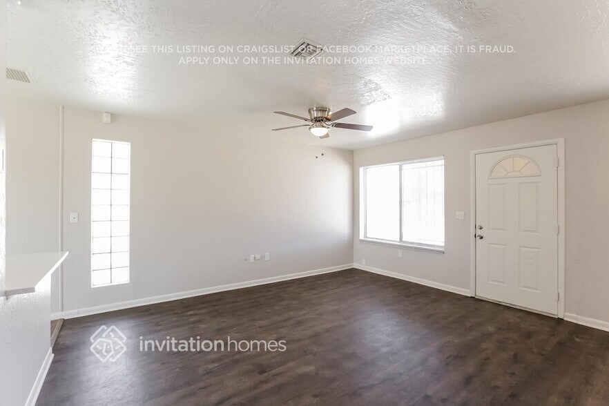 Building Photo - 1635 E Violet Dr