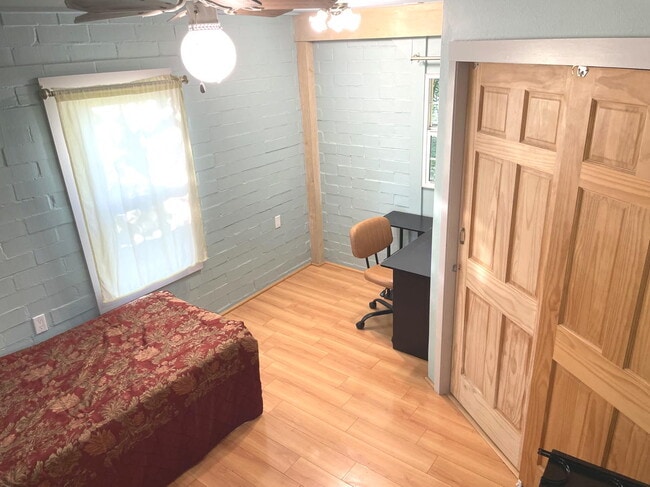 Building Photo - 2605 Oaklawn Ave