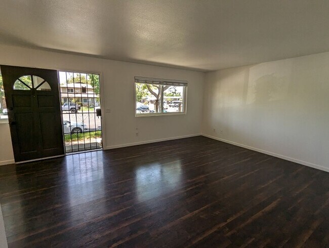 Building Photo - 2 Bedroom-1 Bathroom Condo in Santee (Tras...