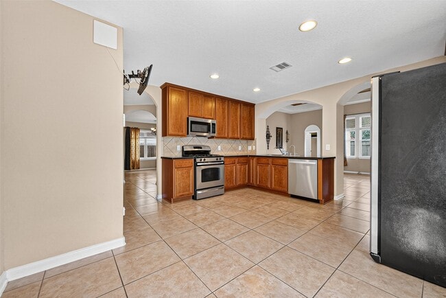 Building Photo - 26738 Henson Falls Dr