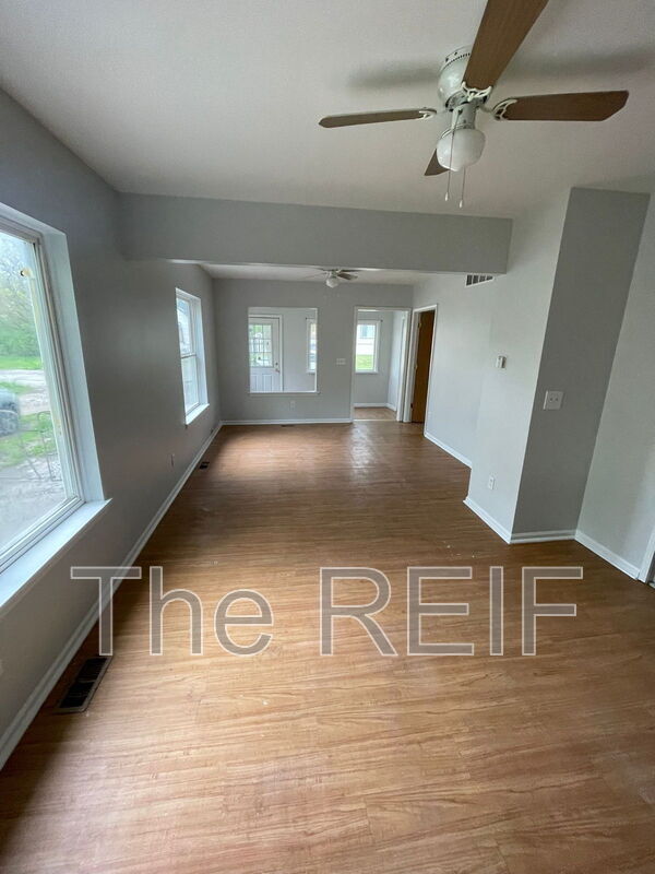 Primary Photo - 1082 W Juliah Ave