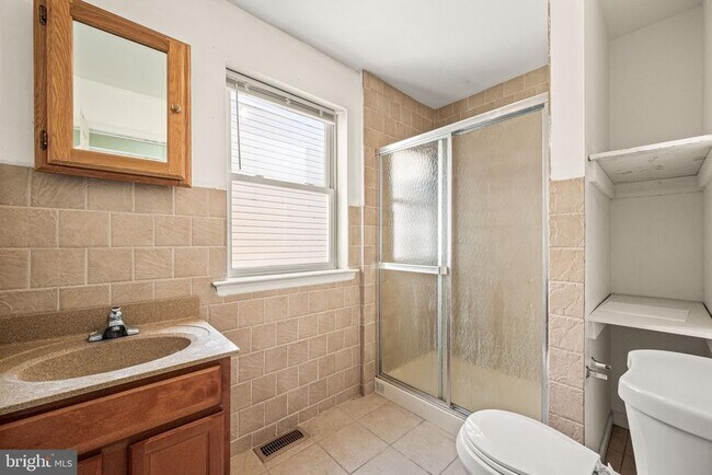Building Photo - 1240 S 45th St
