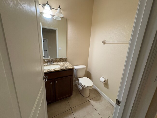 Building Photo - 4 BEDROOM / 3.5 BATHROOM RENTAL HOME - IND...