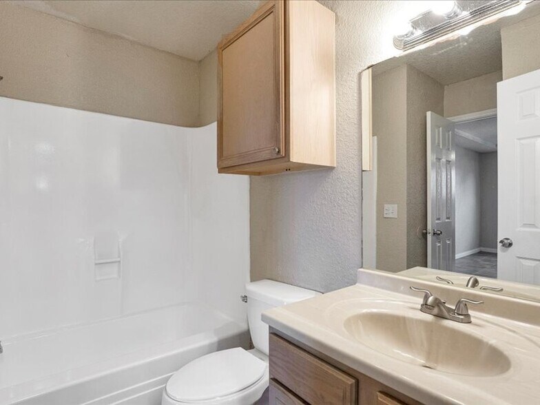 Building Photo - 5846 Elm Valley Dr