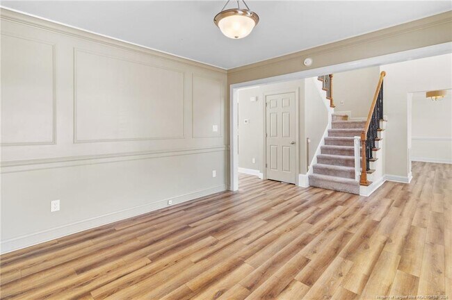 Building Photo - 5802 Rainsford Dr