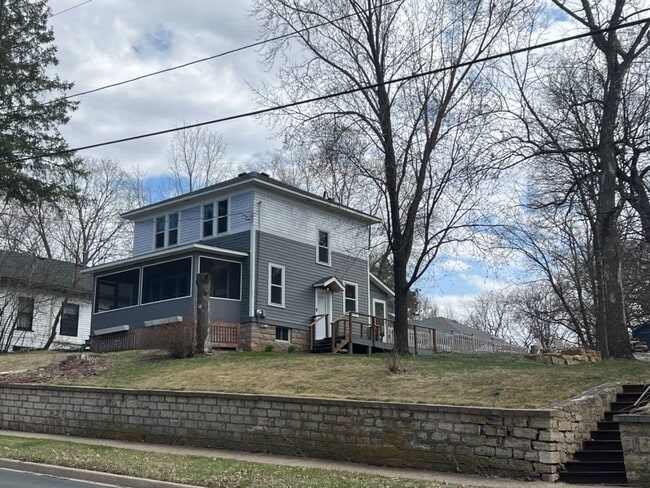 Building Photo - Four Bedroom, One Bathroom Single Family H...