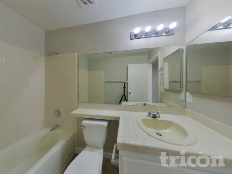 Building Photo - 600 Rio Del Sol Dr