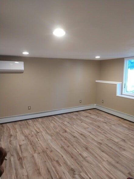 Bedroom - 24 Manhasset Ave