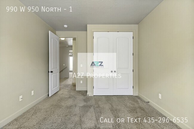 Building Photo - 990 W 950 N