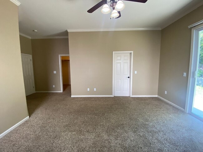 Building Photo - 4 bedroom in Paso Robles