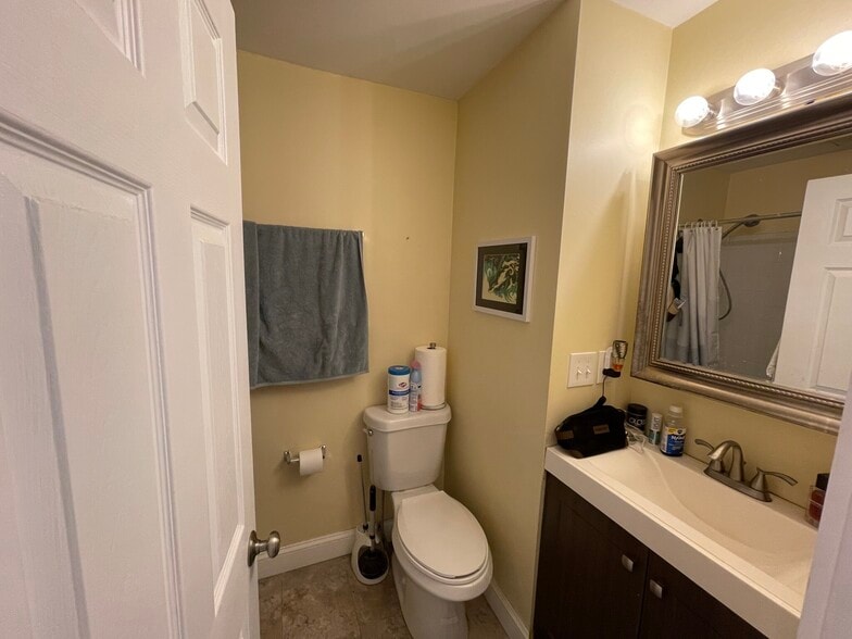 Building Photo - 5 Irving St