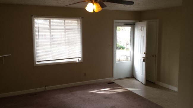 Building Photo - 2913 Dexter Ave