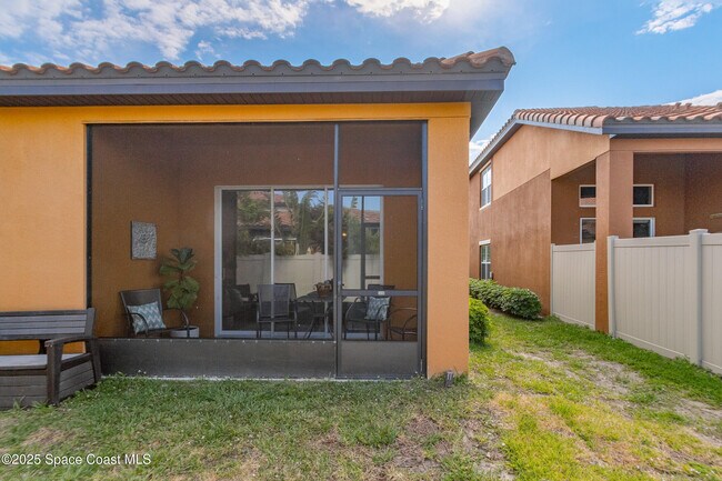 Building Photo - 724 Carlsbad Dr
