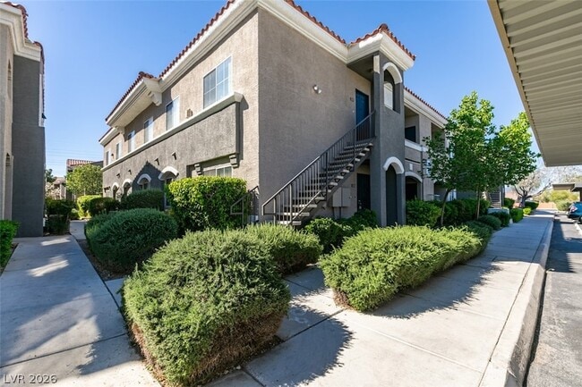 Building Photo - 10245 S Maryland Pkwy