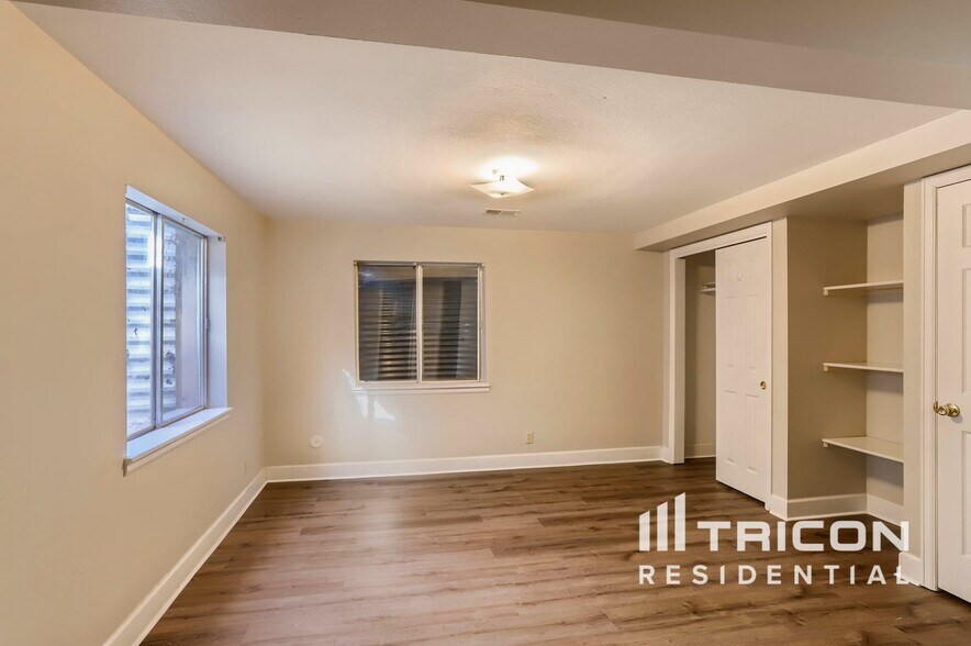 Building Photo - 525 Entrada Dr