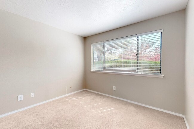 Building Photo - NE well located  Two Bedroom Condo.