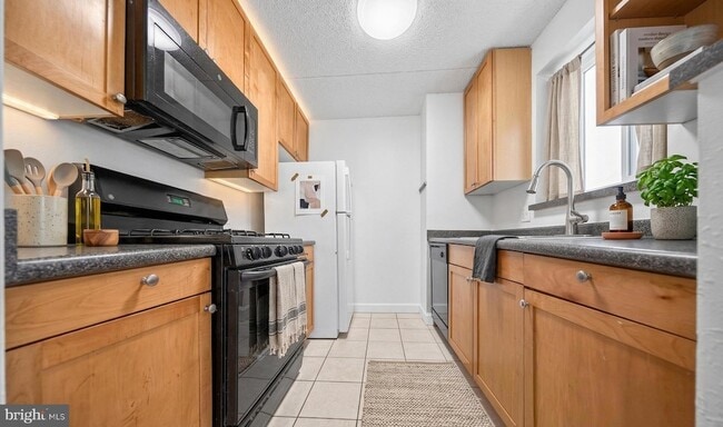 Building Photo - 60 S Van Dorn St