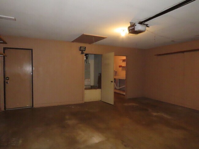 Building Photo - Cozy 3 Bedroom 2 Bathroom In Tyler!!