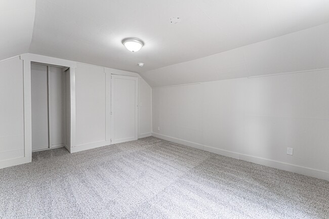 Building Photo - 1155 Hall St