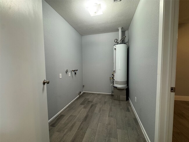 Building Photo - 514 Bertloma St