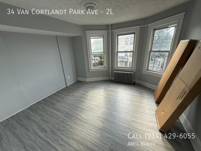 Building Photo - 34 Van Cortlandt Park Ave