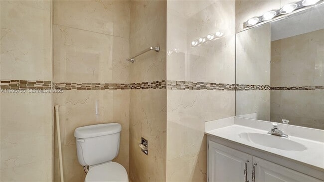 Building Photo - 205 Dunwoody Ln