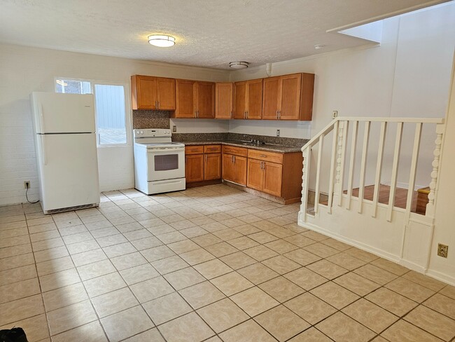 Primary Photo - Spacious 3-Beds, 2-Bath Apartment. Back unit