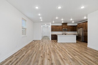 Building Photo - Move-In Ready Elegance - 4 Bedrooms! Pet Fridley!