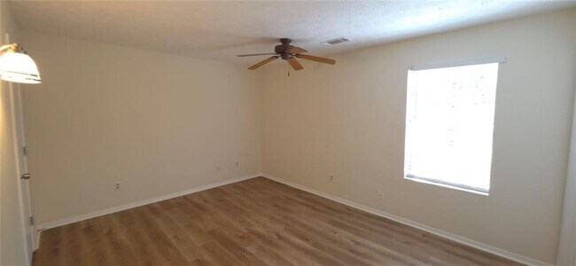 Building Photo - 330 Knoll Ridge Ct