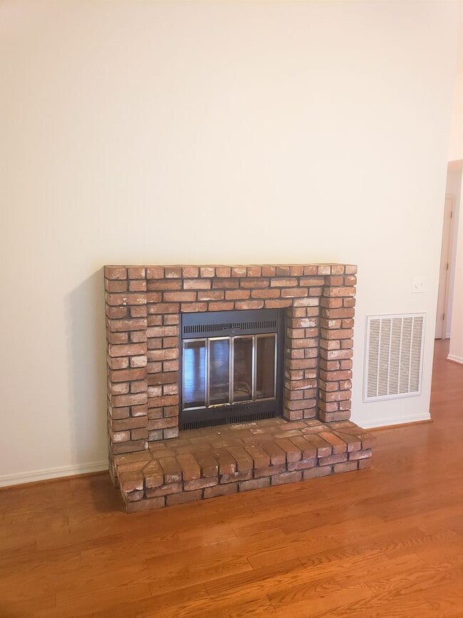 Building Photo - 4 bedroom 2 1/2 bath home in Sunset Oaks