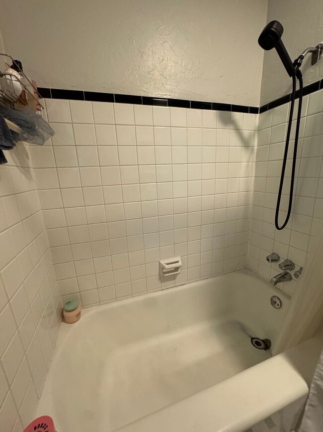 Building Photo - 3504 Pleasant Valley Rd